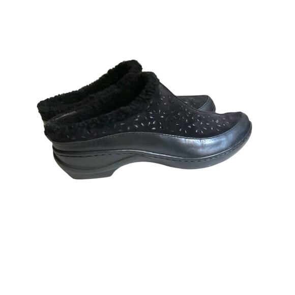 Clarks Black Suede Slip On Mules Shoes Women's Sherpa Lined Sz 7.5 M Comfort - Picture 3 of 12